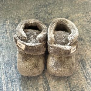 NWOT Ugg Bixbee Infant Slippers 04/05